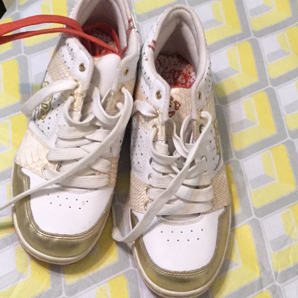 Women’s running shoes like new